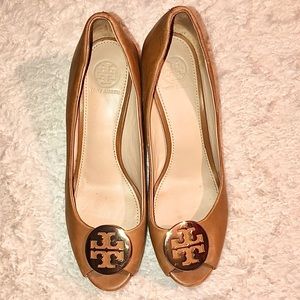 TORY BURCH KARA Peep Toe Wedges 🪷